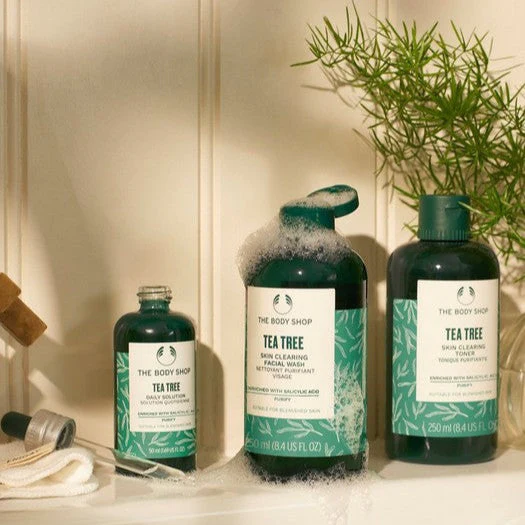 Tea Tree Skin Clearing Facial Wash - Image 4