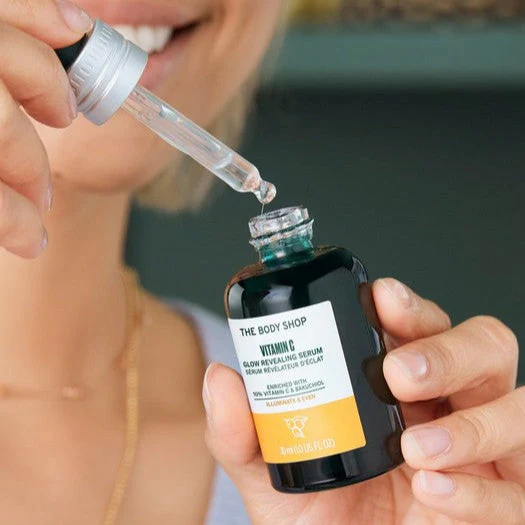 Vitamin C Glow Revealing Serum - Image 3